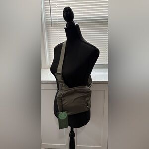 NWT State Lorimer Crossbody in Olive Green - Minimal Everyday Carry